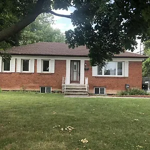 Guest house Cozy 3 Bungalow In Midtown, Toronto