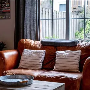 Guest house Downtown Studio In Leslieville With Hot Tub, Toronto